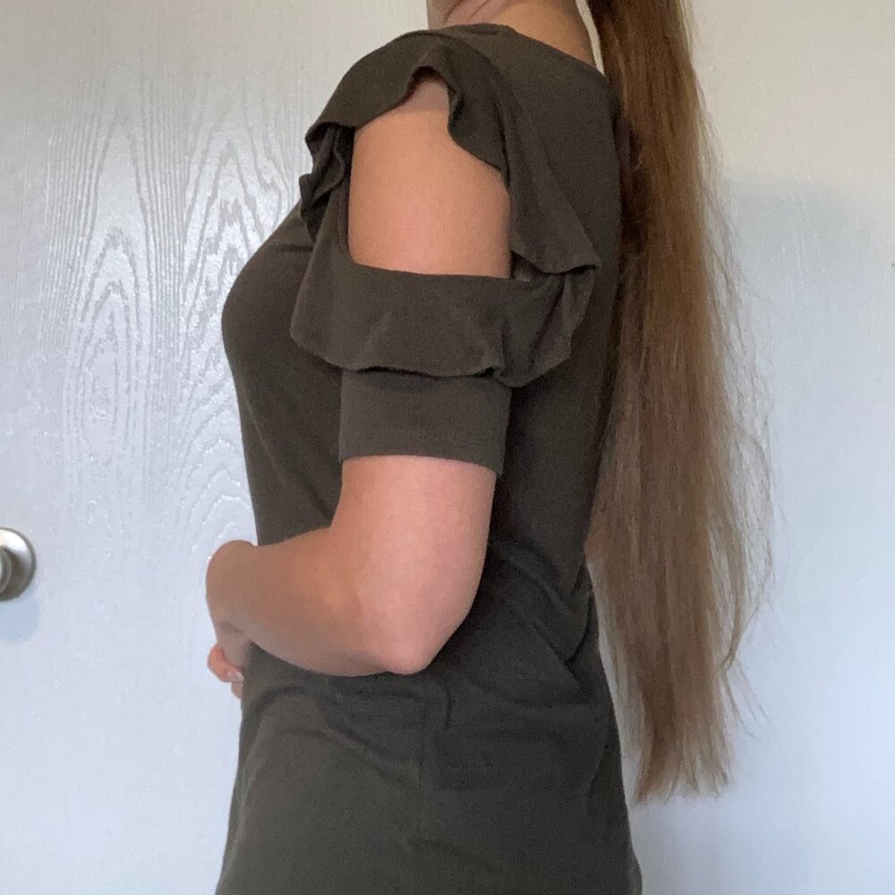 Apt. 9 army green tee with peek-a-boo shoulder